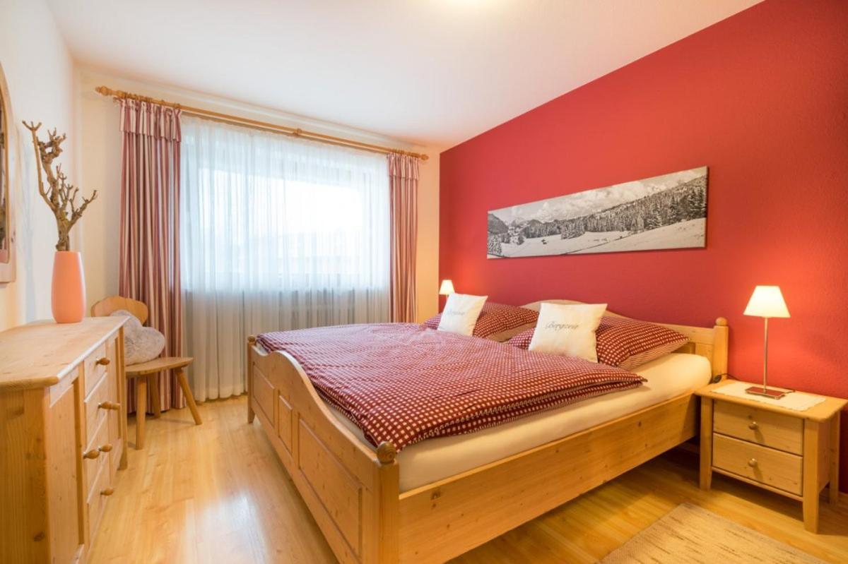 Sonnen Ferienwohnung Alpine und Sonnenwinkel in Obermaiselstein, 4 Sterne Klassifiziert, WLAN gratis, großer Balkon mit Bergsicht, ruhig und doch zentral gelegen, tolle neu renovierte Ferienwohnung mit separaten Schlafzimmer, Brötchenservice, Parkpla Exterior foto