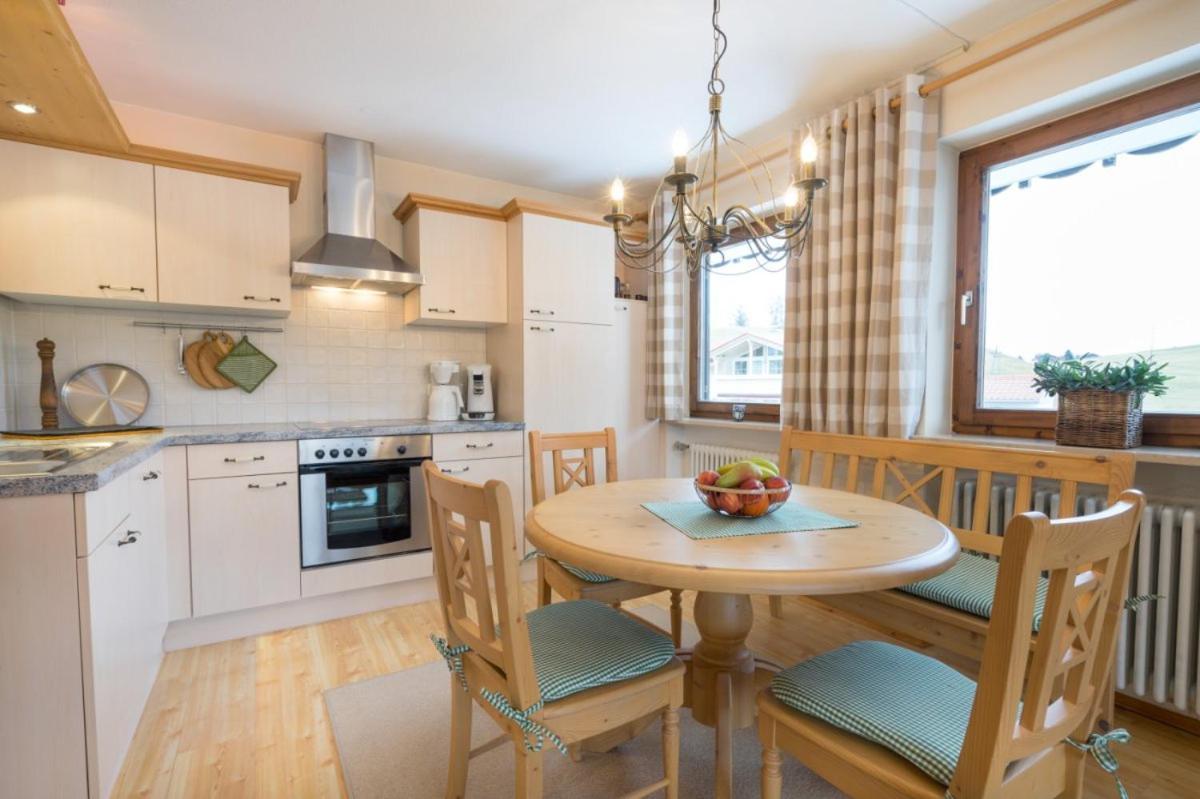Sonnen Ferienwohnung Alpine und Sonnenwinkel in Obermaiselstein, 4 Sterne Klassifiziert, WLAN gratis, großer Balkon mit Bergsicht, ruhig und doch zentral gelegen, tolle neu renovierte Ferienwohnung mit separaten Schlafzimmer, Brötchenservice, Parkpla Exterior foto