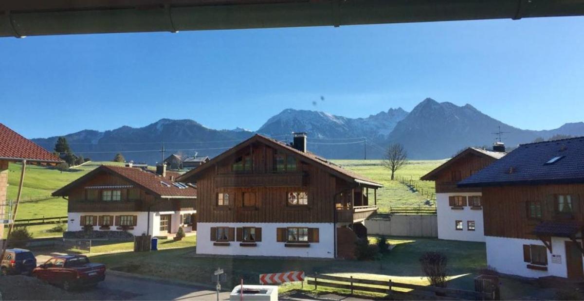 Sonnen Ferienwohnung Alpine und Sonnenwinkel in Obermaiselstein, 4 Sterne Klassifiziert, WLAN gratis, großer Balkon mit Bergsicht, ruhig und doch zentral gelegen, tolle neu renovierte Ferienwohnung mit separaten Schlafzimmer, Brötchenservice, Parkpla Exterior foto